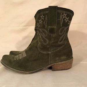 Suede Boutique 9 for Sundance boots